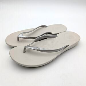FitFlop iQushion Flip Flop Thong Sandals Women's Metallic Silver Size US8 EU39